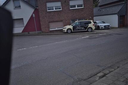 Haus Rommerskirchen - 7 Zimmer, 230 m&sup2;, 250.000&euro; | Angebot:25995741