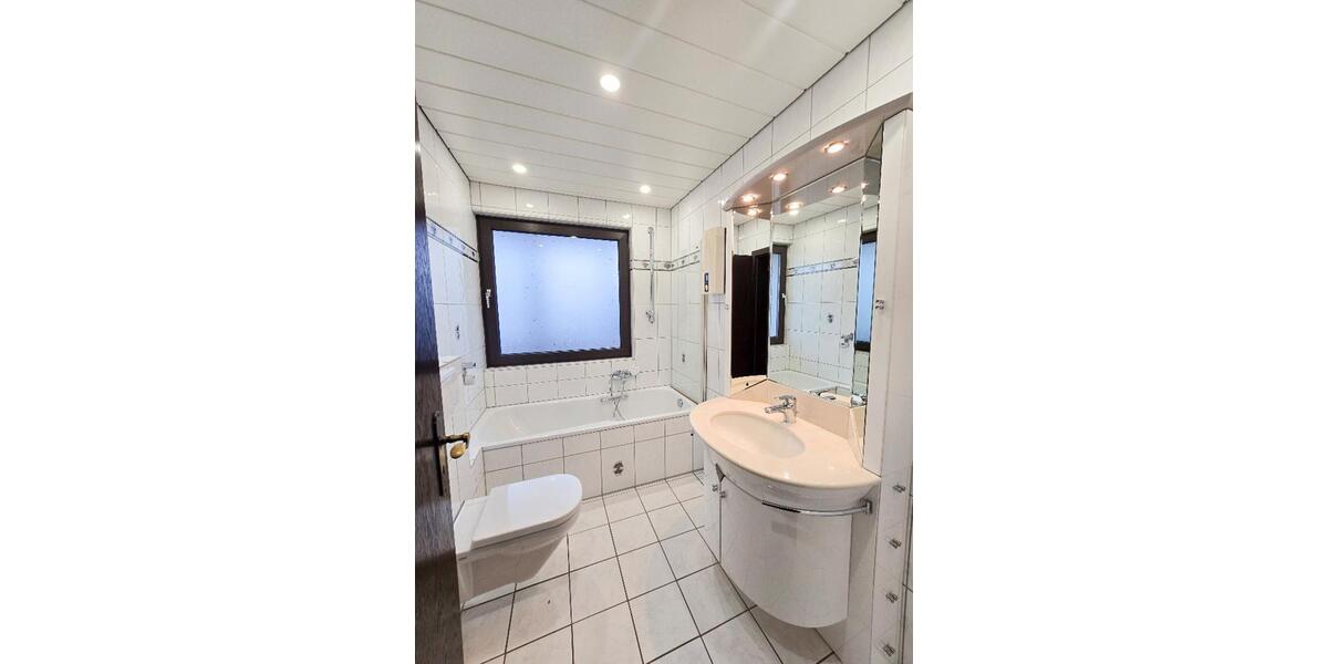 Etagenwohnung Duisburg Hamborn - 2.5 Zimmer, 96 m&sup2;, 780&euro; | Angebot:25918597