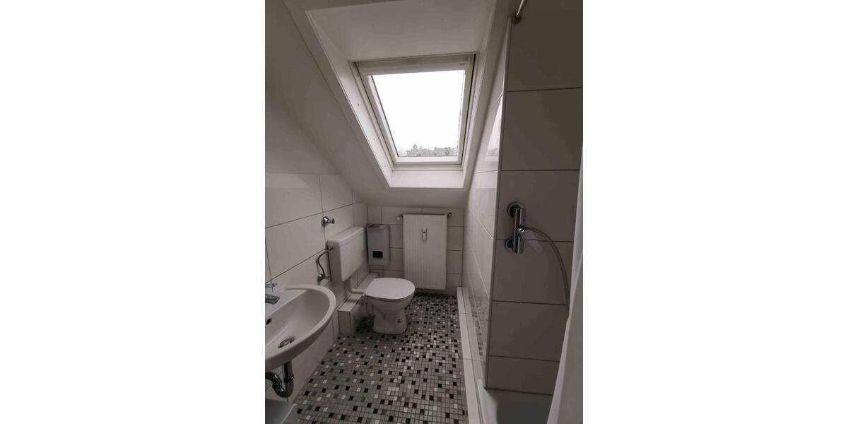 Dachgeschoßwohnung Wuppertal Gemarkung Barmen - 6 Zimmer, 120 m&sup2;, 900&euro; | Angebot:25283149