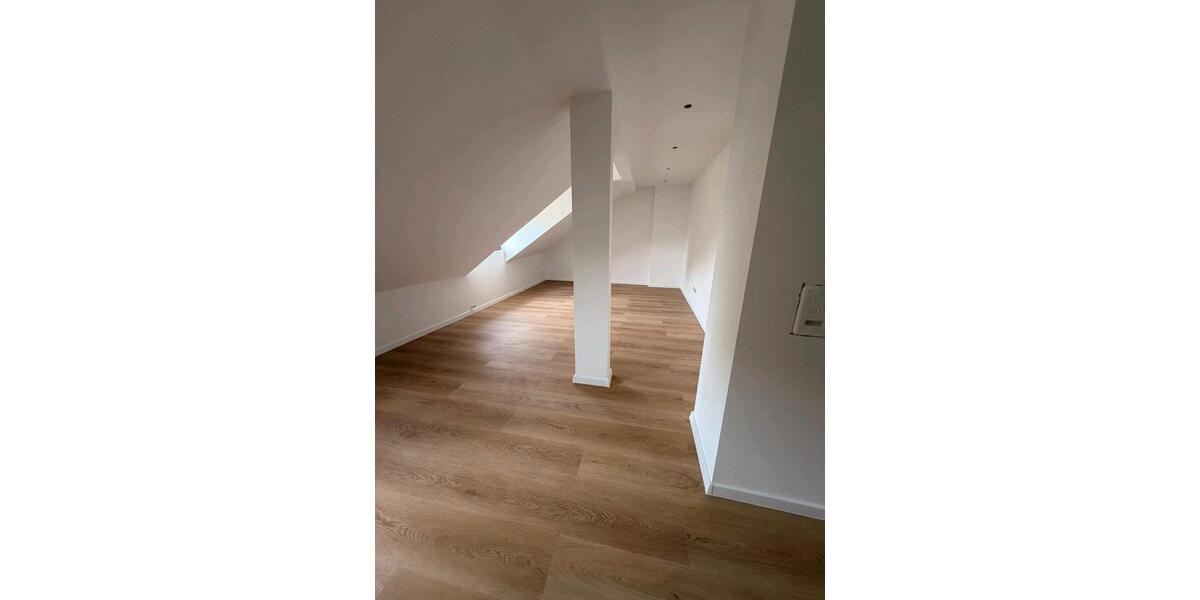 Dachgeschoßwohnung Essen Stadtbezirk V - 2 Zimmer, 72 m&sup2;, 800&euro; | Angebot:27544521