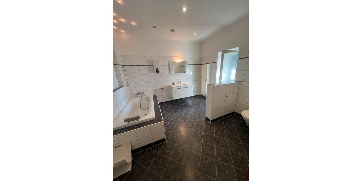 Einfamilienhaus Duisburg Mittelmeiderich - 3.5 Zimmer, 192 m&sup2;, 325.000&euro; | Angebot:27200480