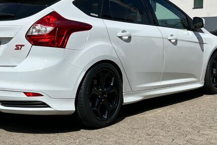 Ford Focus 164.000 km 9.500 &euro; Haan 42781