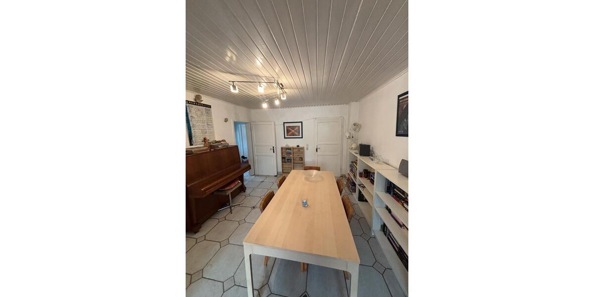 Etagenwohnung Düsseldorf Stadtbezirk 5 - 5 Zimmer, 22 m&sup2;, 650&euro; | Angebot:27544636