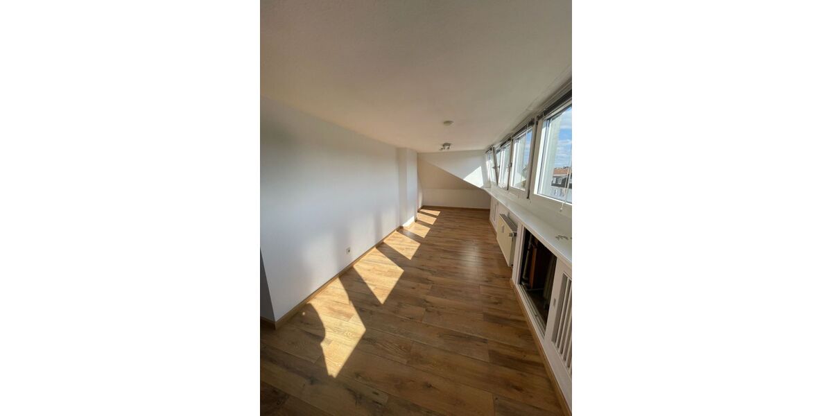 Provisionsfrei* SOFORT FREI! Rhein-nah - 2-Zm Penthouse Oberkassel - renoviert, Klimaanlage Einbauküche 55m² - Einfamilienhaus Düsseldorf Oberkassel | Angebot:25926108