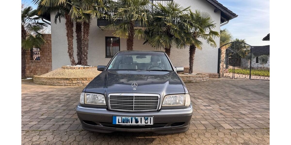 Mercedes-Benz C 240 230.438 km 3.490 &euro; Langenfeld 40764