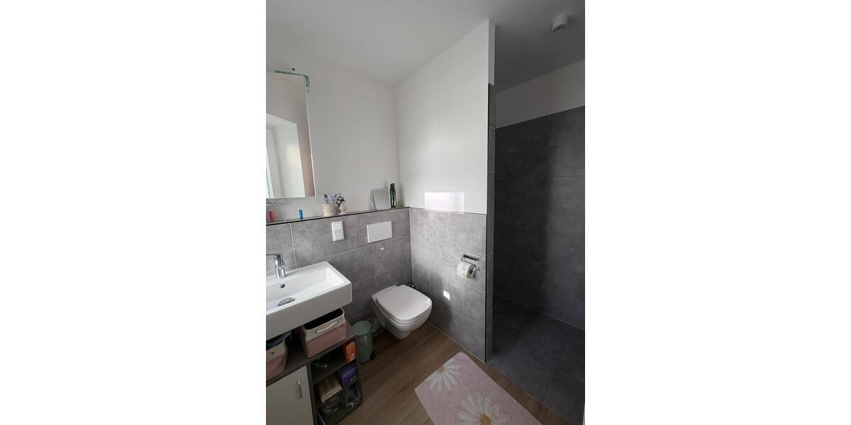 Terrassenwohnung Düsseldorf Lörick - 4 Zimmer, 122 m&sup2;, 1.800&euro; | Angebot:25646307