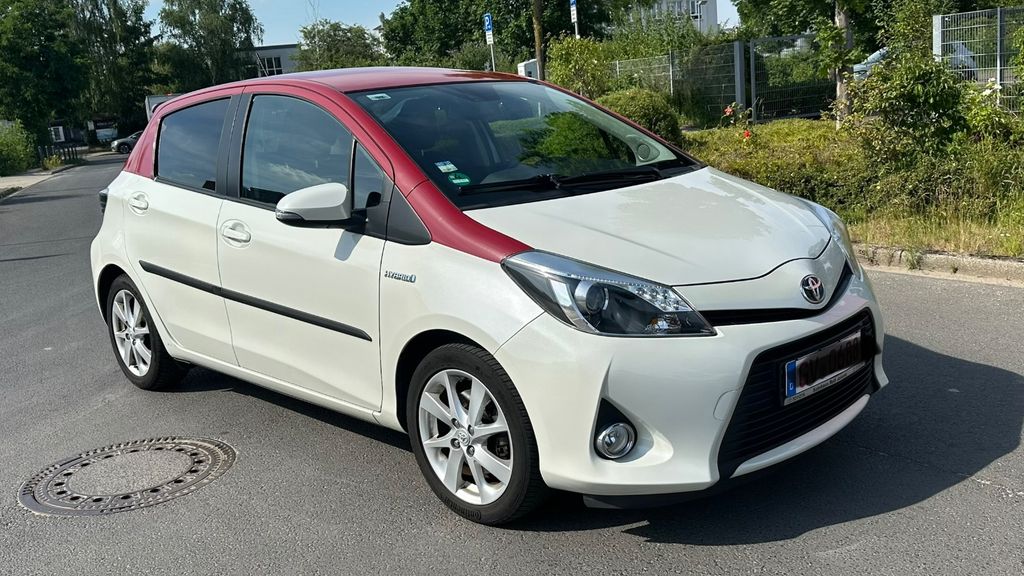 Toyota Yaris 158.000 km 7.900 &euro; Neuss 41460