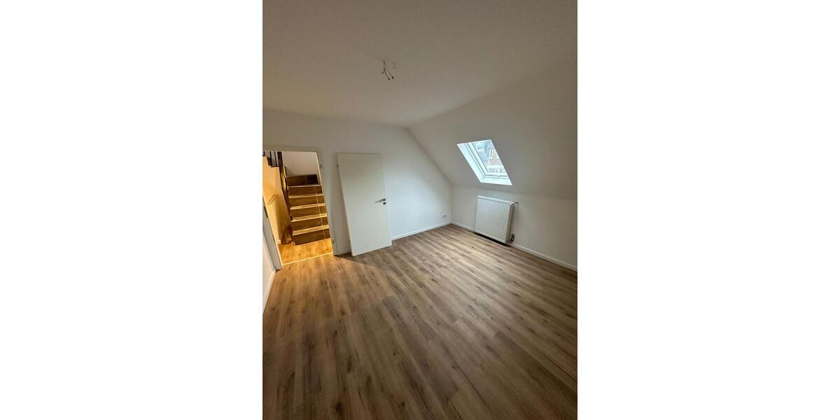 Maisonettenwohnung Meerbusch - 4 Zimmer, 120 m&sup2;, 2.200&euro; | Angebot:24805880