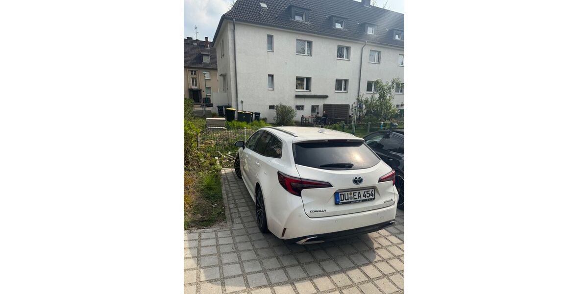 Toyota Corolla 29.900 km 27.500 &euro; Duisburg 47166