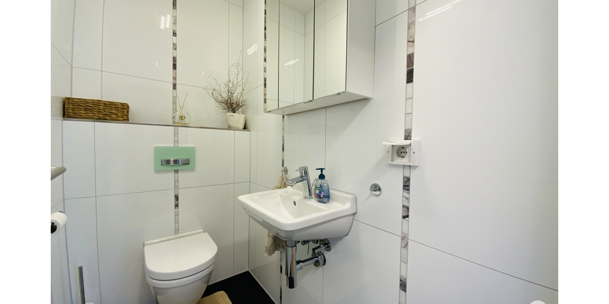 Wohnen auf einer Ebene Moderne, hochwertige 3 Zimmer-Wohnung mit Bungalow-Charakter - Erdgeschoßwohnung Düsseldorf Heerdt | Angebot:27496473