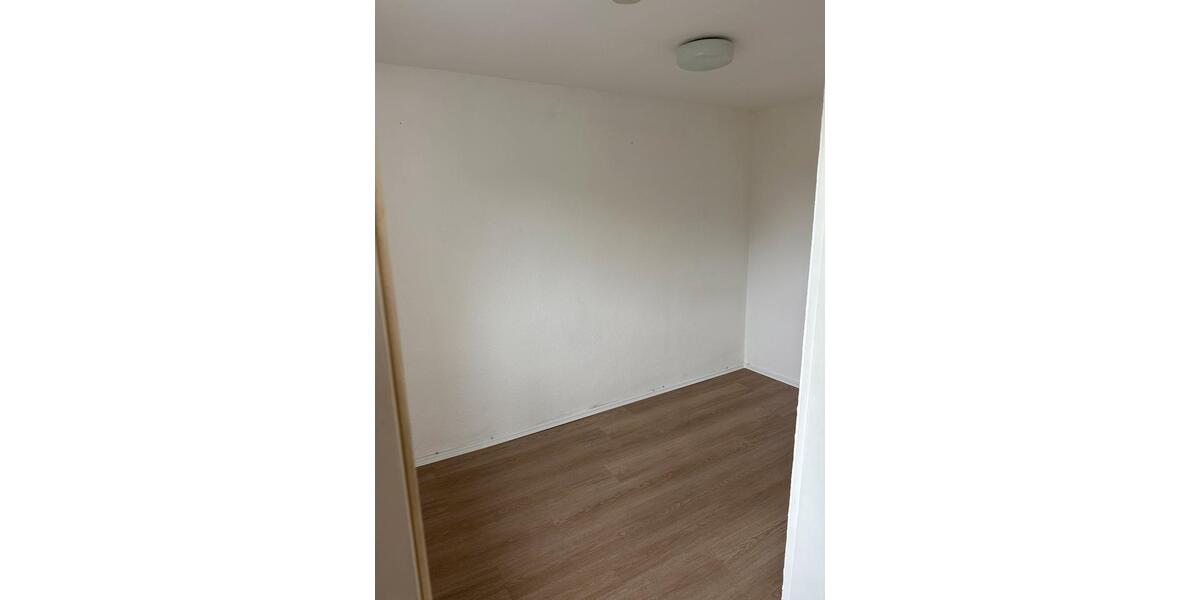 Erdgeschoßwohnung Essen Stadtbezirk VIII - 1.5 Zimmer, 42 m&sup2;, 370&euro; | Angebot:27547098