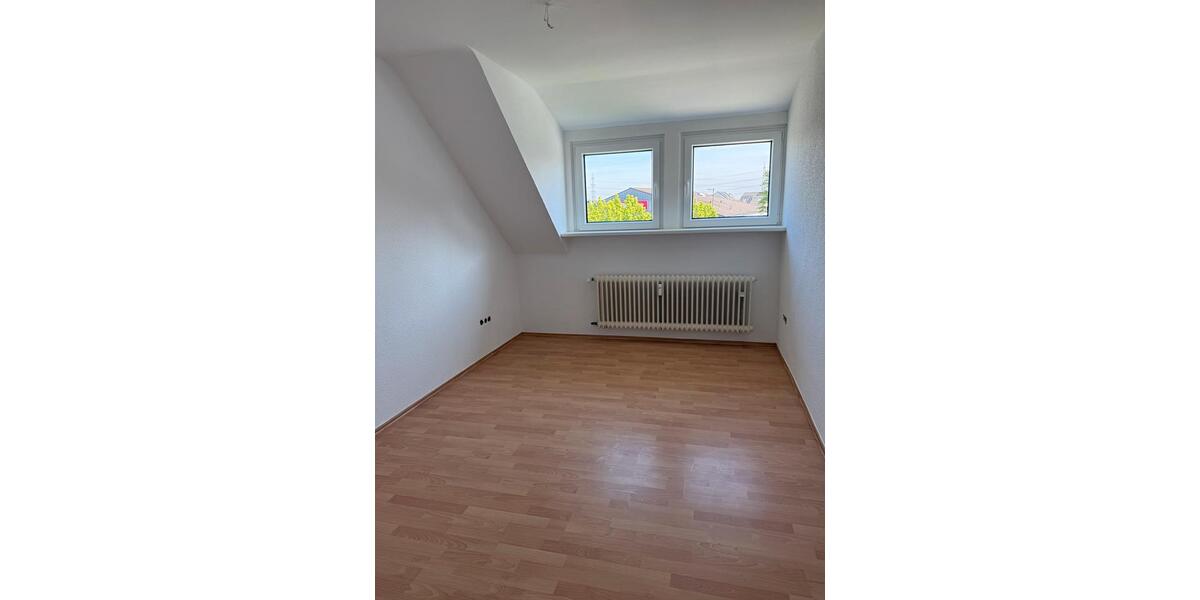 Dachgeschoßwohnung Neuss Holzheim - 3 Zimmer, 74 m&sup2;, 950&euro; | Angebot:26301695