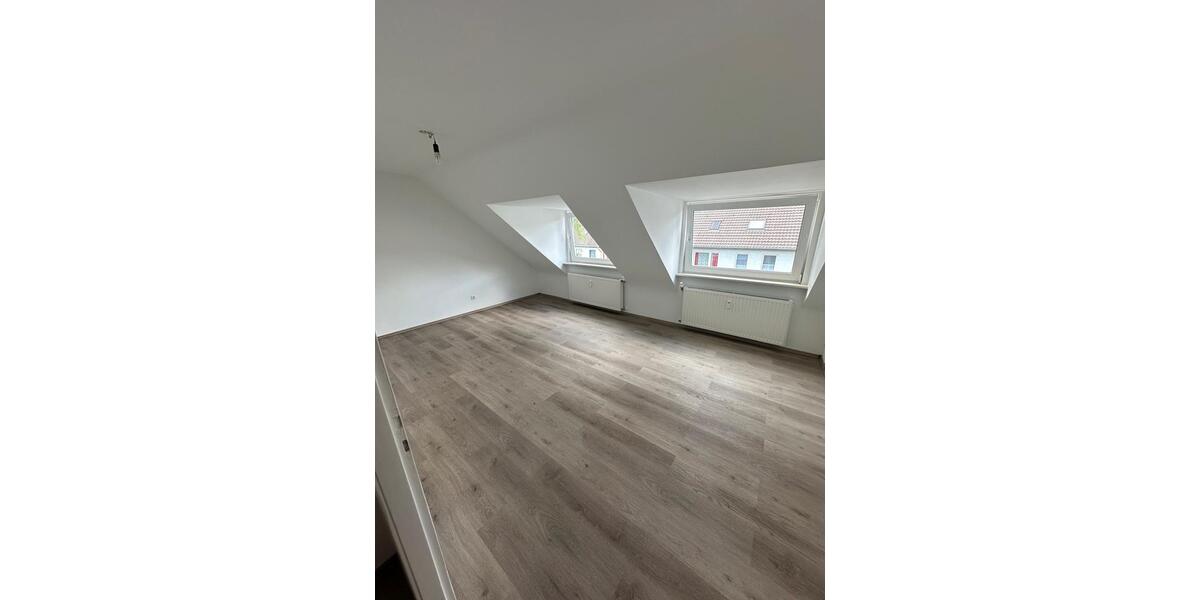 Dachgeschoßwohnung Essen Stadtbezirk IV - 1 Zimmer, 26 m&sup2;, 400&euro; | Angebot:27557461