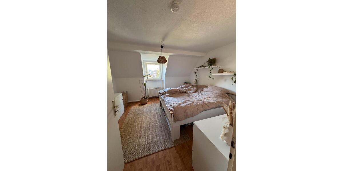 Dachgeschoßwohnung Essen Stadtbezirk III - 3 Zimmer, 60 m&sup2;, 650&euro; | Angebot:27539477