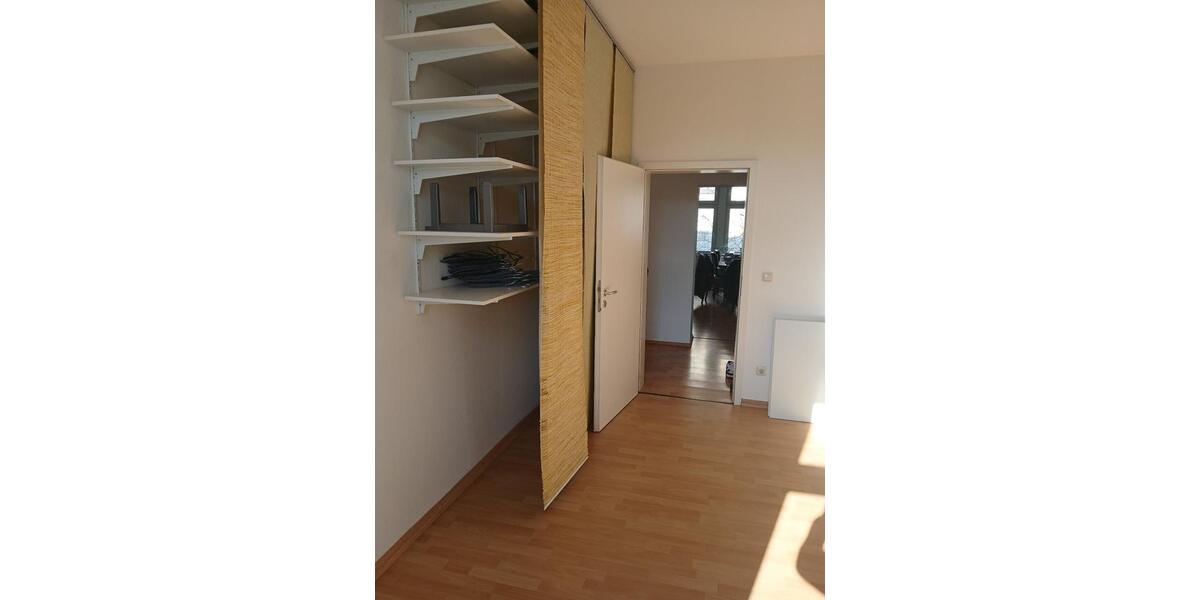 Etagenwohnung Düsseldorf Stadtbezirk 3 - 1 Zimmer, 89 m&sup2;, 700&euro; | Angebot:25538388