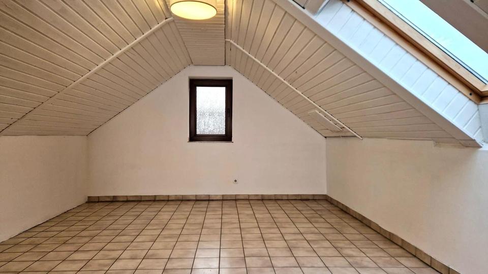 Etagenwohnung Bottrop Ebel - 8 Zimmer, 188 m&sup2;, 1.800&euro; | Angebot:26252928