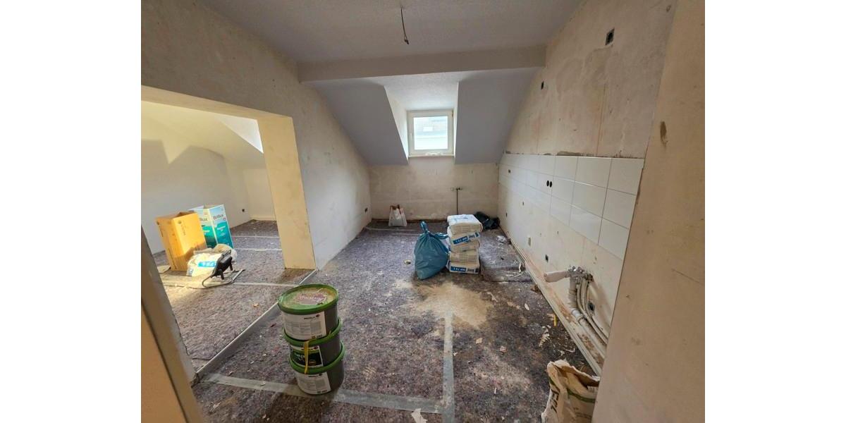 Dachgeschoßwohnung Düsseldorf Oberbilk - 4.5 Zimmer, 100 m&sup2;, 1.190&euro; | Angebot:25750079