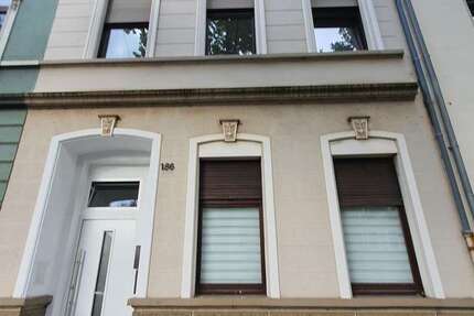 Haus Krefeld Dießem - 16 Zimmer, 315 m&sup2;, 549.000&euro; | Angebot:27171172