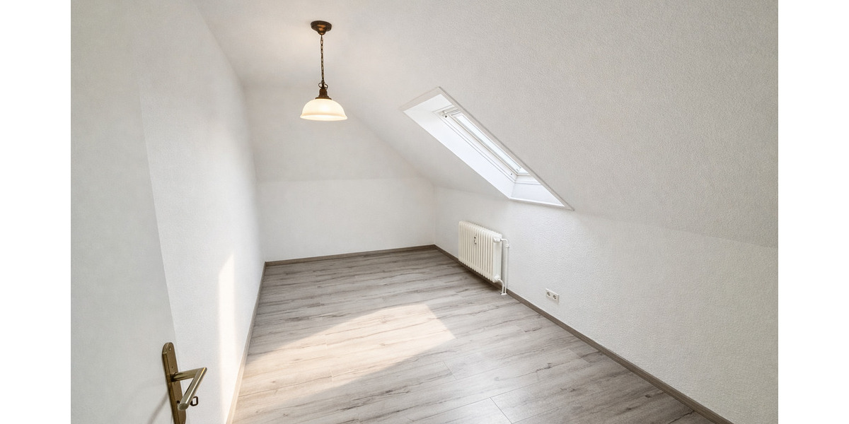 Etagenwohnung Wuppertal Langerfeld - 4 Zimmer, 134 m&sup2;, 999&euro; | Angebot:25796886