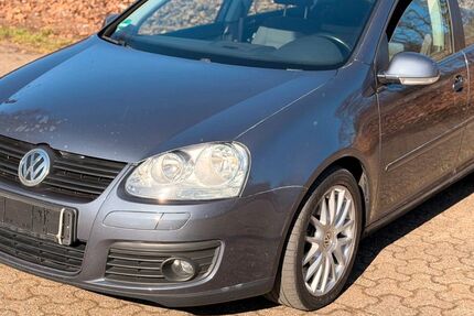VW Golf 153.000 km 4.299 &euro; Oberhausen 46045
