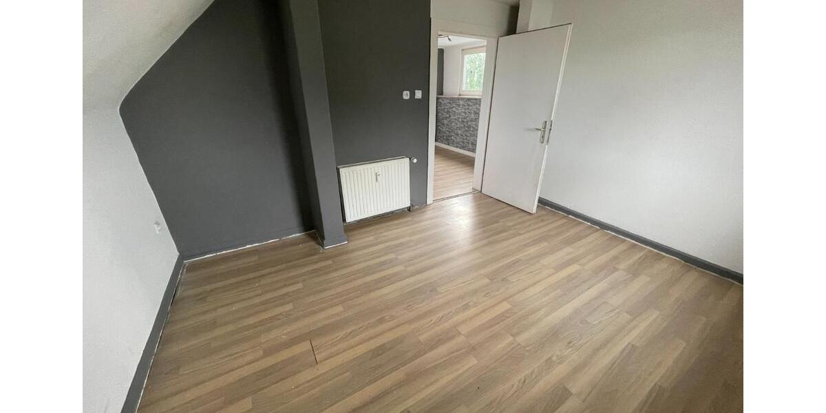 Etagenwohnung Remscheid - 7 Zimmer, 150 m&sup2;, 1.400&euro; | Angebot:25590552