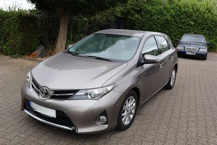 Toyota Auris 225.000 km 5.399 &euro; Düsseldorf 40489