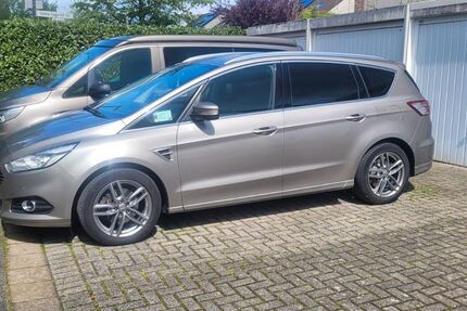 Ford S-Max 109.000 km 12.800 &euro; Langenfeld 40764