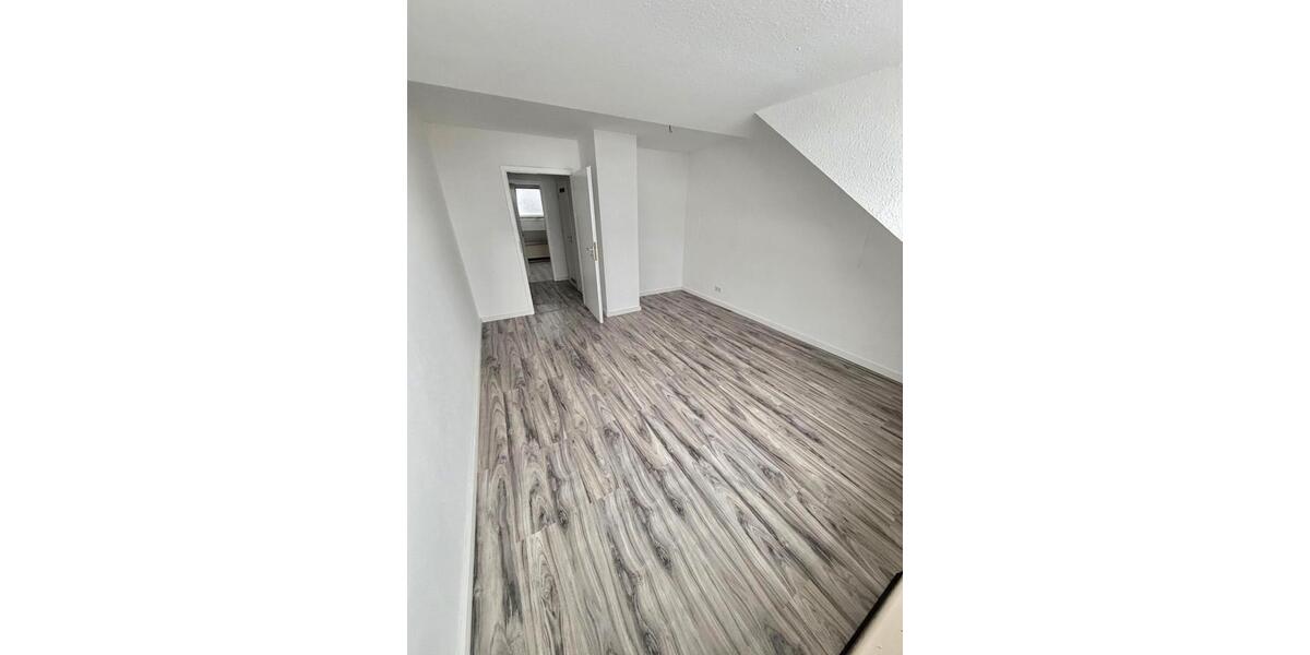 Dachgeschoßwohnung Wuppertal Unterbarmen - 5 Zimmer, 85 m&sup2;, 950&euro; | Angebot:25854706