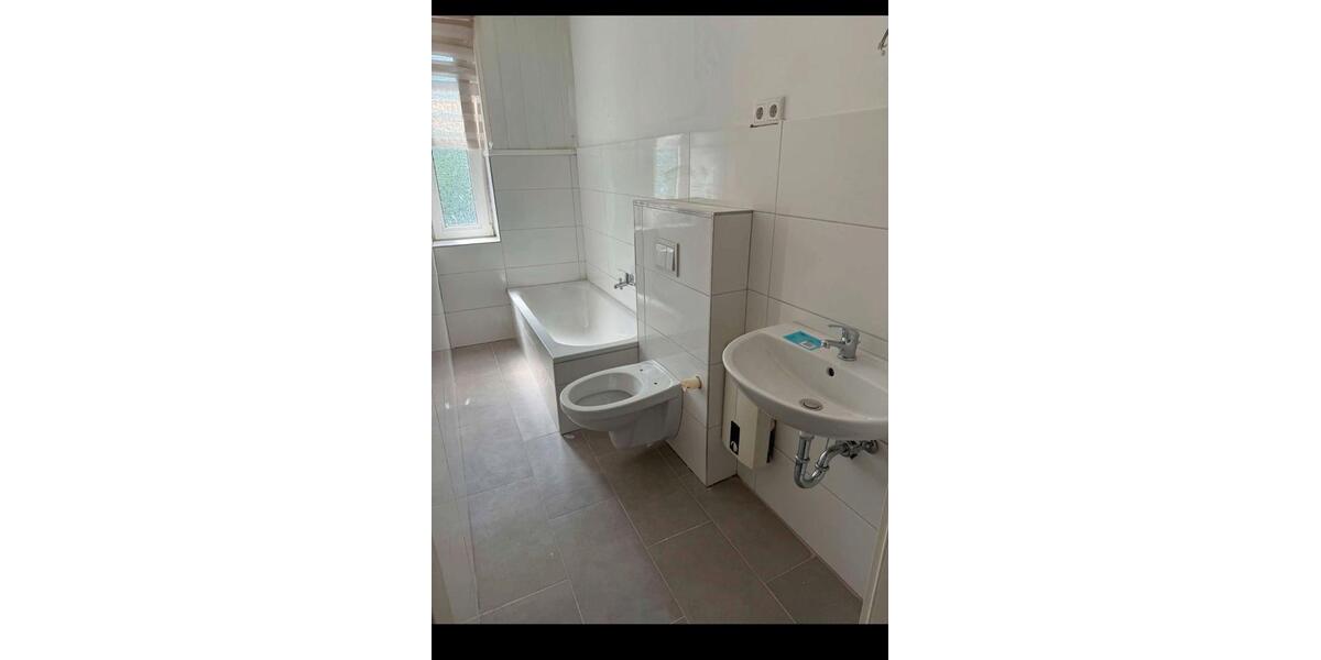 Dachgeschoßwohnung Duisburg Duisburg-Mitte - 4 Zimmer, 82 m&sup2;, 1.000&euro; | Angebot:27537350