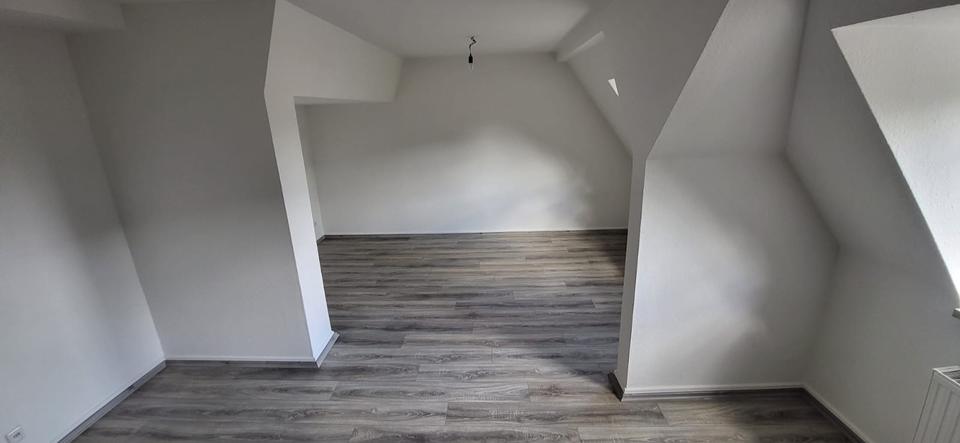 Dachgeschoßwohnung Duisburg Essenberg - 3 Zimmer, 73 m&sup2;, 549&euro; | Angebot:24979248