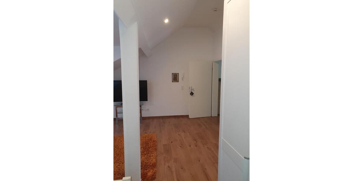 Dachgeschoßwohnung Krefeld - 1 Zimmer, 65 m&sup2;, 900&euro; | Angebot:27535152