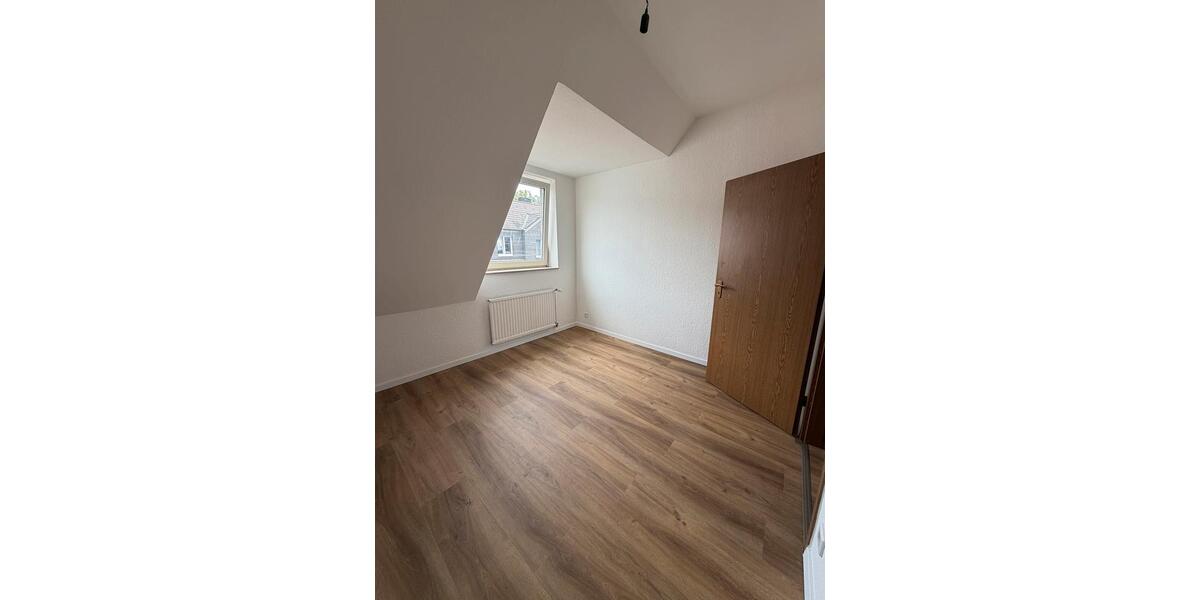 Dachgeschoßwohnung Gelsenkirchen Rotthausen - 3 Zimmer, 55 m&sup2;, 590&euro; | Angebot:27553898