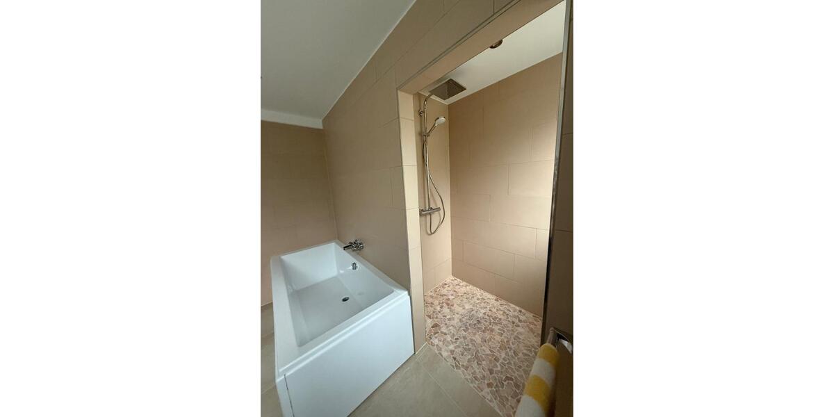 Dachgeschoßwohnung Heiligenhaus - 2.5 Zimmer, 85 m&sup2;, 930&euro; | Angebot:25867976