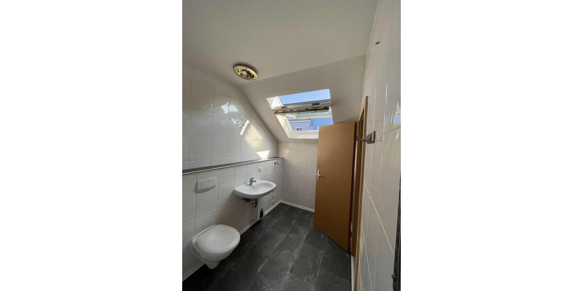 Dachgeschoßwohnung Duisburg Mittelmeiderich - 2 Zimmer, 61 m&sup2;, 453&euro; | Angebot:25545639