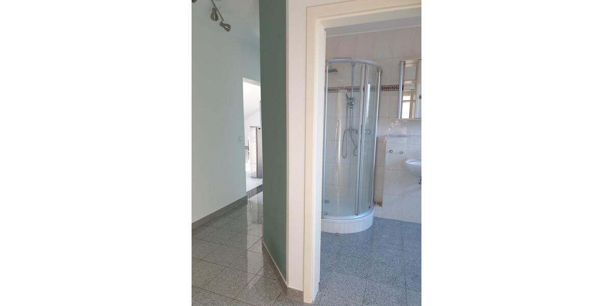 Dachgeschoßwohnung Langenfeld (Rheinland) - 3 Zimmer, 85 m&sup2;, 289.000&euro; | Angebot:27514302