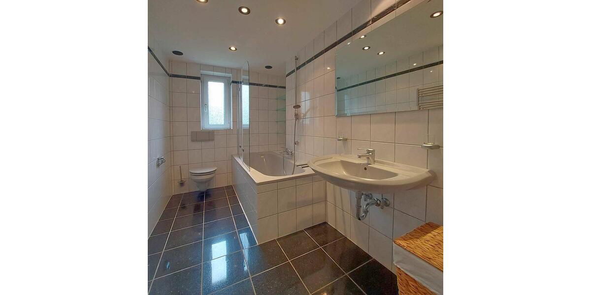 Erdgeschoßwohnung Düsseldorf Heerdt - 2 Zimmer, 62 m&sup2;, 1.240&euro; | Angebot:26356322