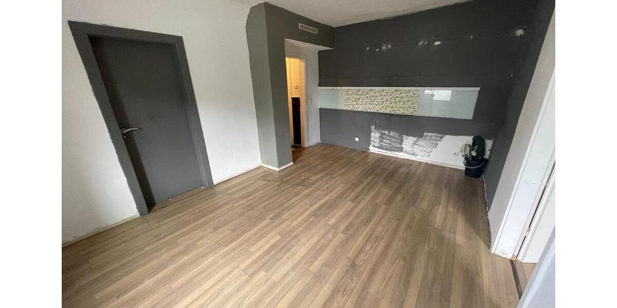 Etagenwohnung Remscheid - 7 Zimmer, 150 m&sup2;, 1.400&euro; | Angebot:25590552