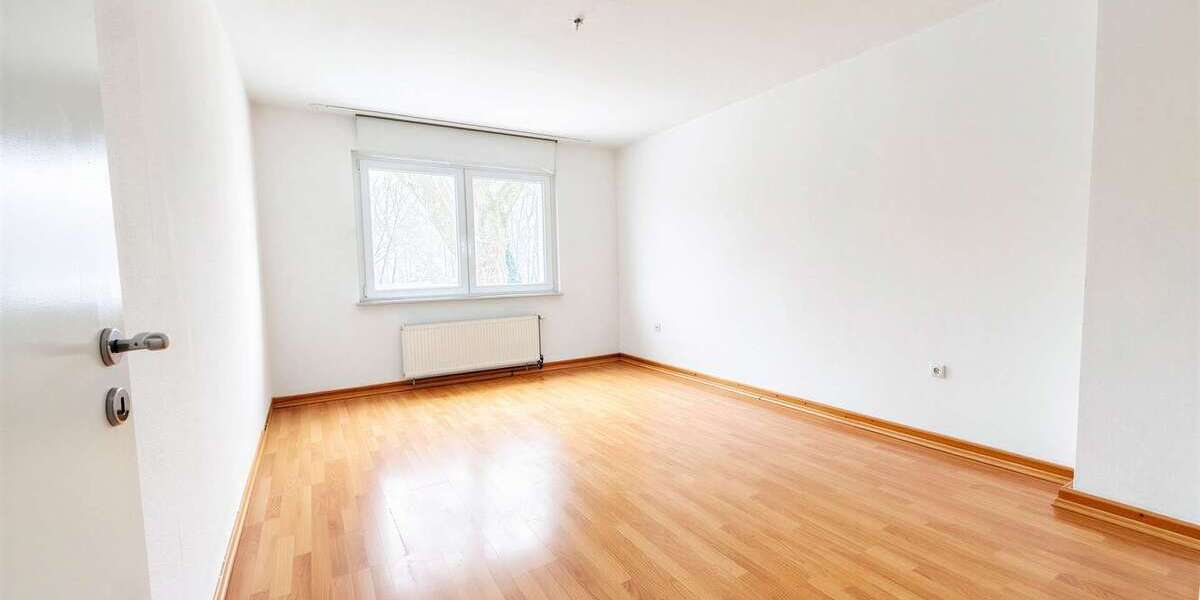 Helle 3,5-Zimmer-Wohnung mit Garage, Kellerraum und Dachboden-Stauraum - Erdgeschoßwohnung Essen Stadtbezirk III | Angebot:27200883