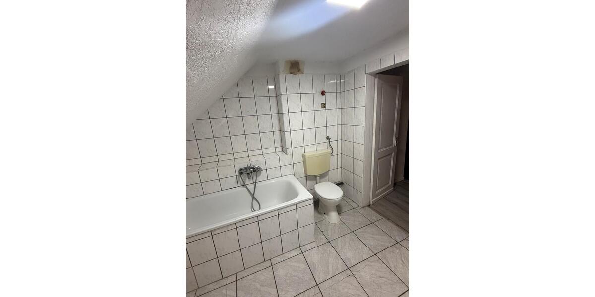 Dachgeschoßwohnung Duisburg Rheinhausen - 2.5 Zimmer, 60 m&sup2;, 600&euro; | Angebot:26460786