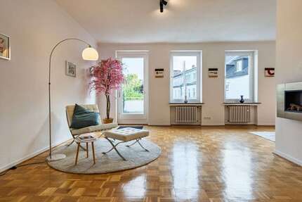 Haus Düsseldorf Niederkassel - 8 Zimmer, 323 m&sup2;, 6.000&euro; | Angebot:27171559