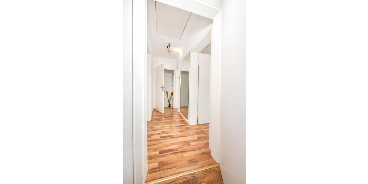 Dachgeschoßwohnung Düsseldorf Stadtbezirk 9 - 2 Zimmer, 60 m&sup2;, 1.200&euro; | Angebot:24803231