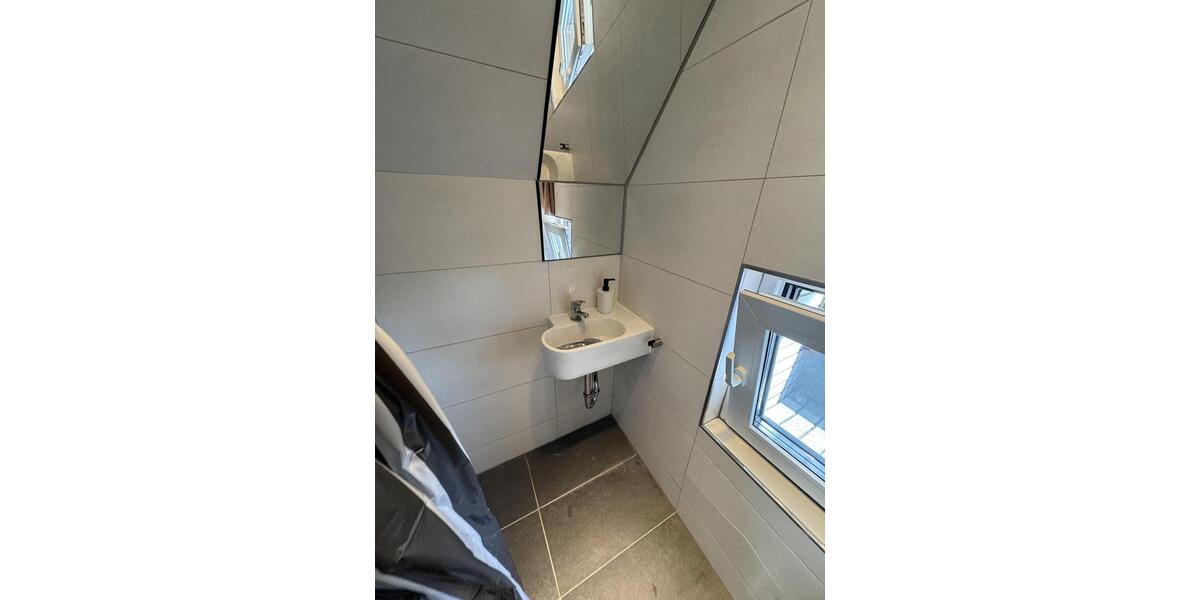 Dachgeschoßwohnung Düsseldorf Stadtbezirk 5 - 2 Zimmer, 80 m&sup2;, 1.400&euro; | Angebot:26479425