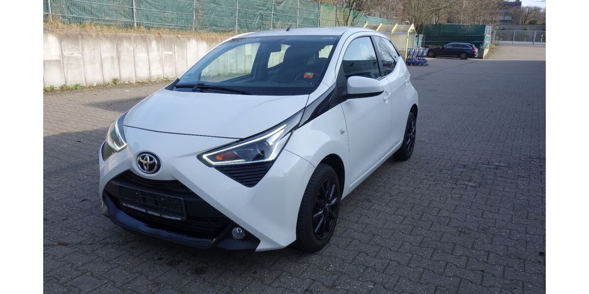 Toyota Aygo (X) 58.781 km 9.250 &euro; Langenfeld 40764