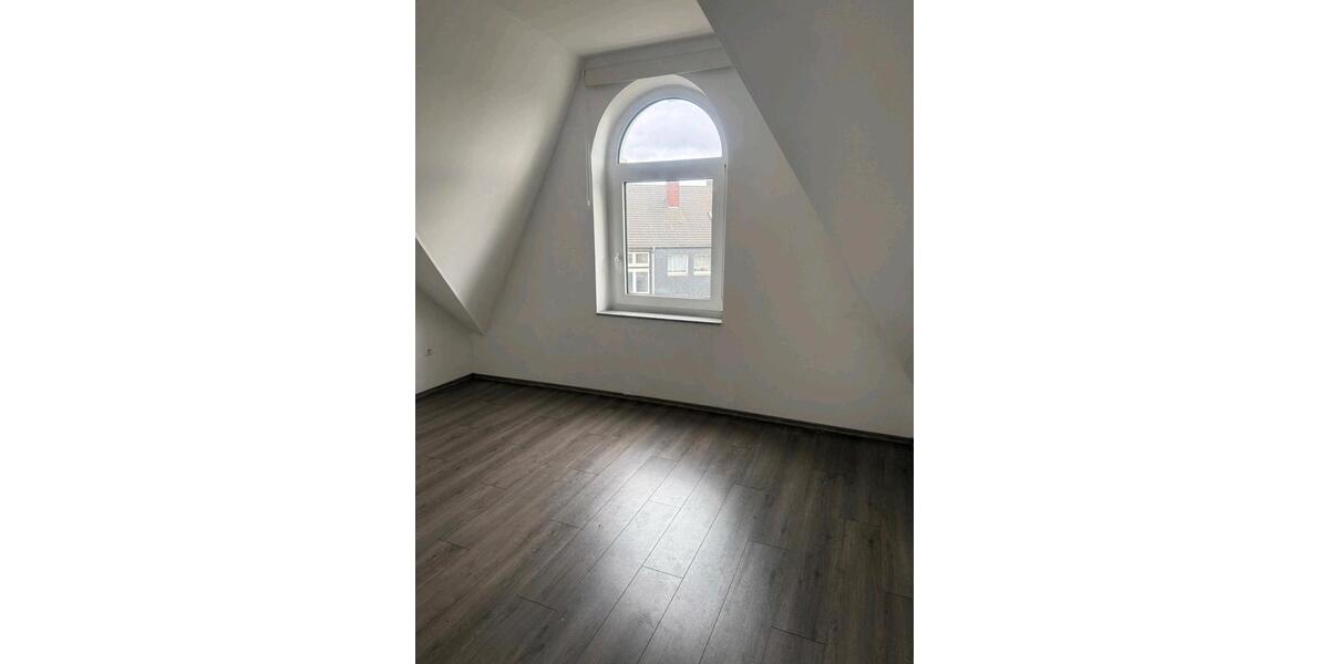 Dachgeschoßwohnung Duisburg Mittelmeiderich - 2 Zimmer, 80 m&sup2;, 620&euro; | Angebot:25919999