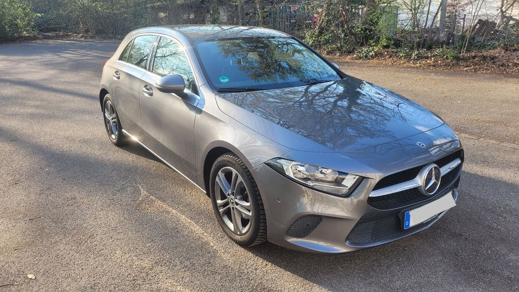 Mercedes-Benz A 180 60.638 km 18.950 &euro; Düsseldorf 40549