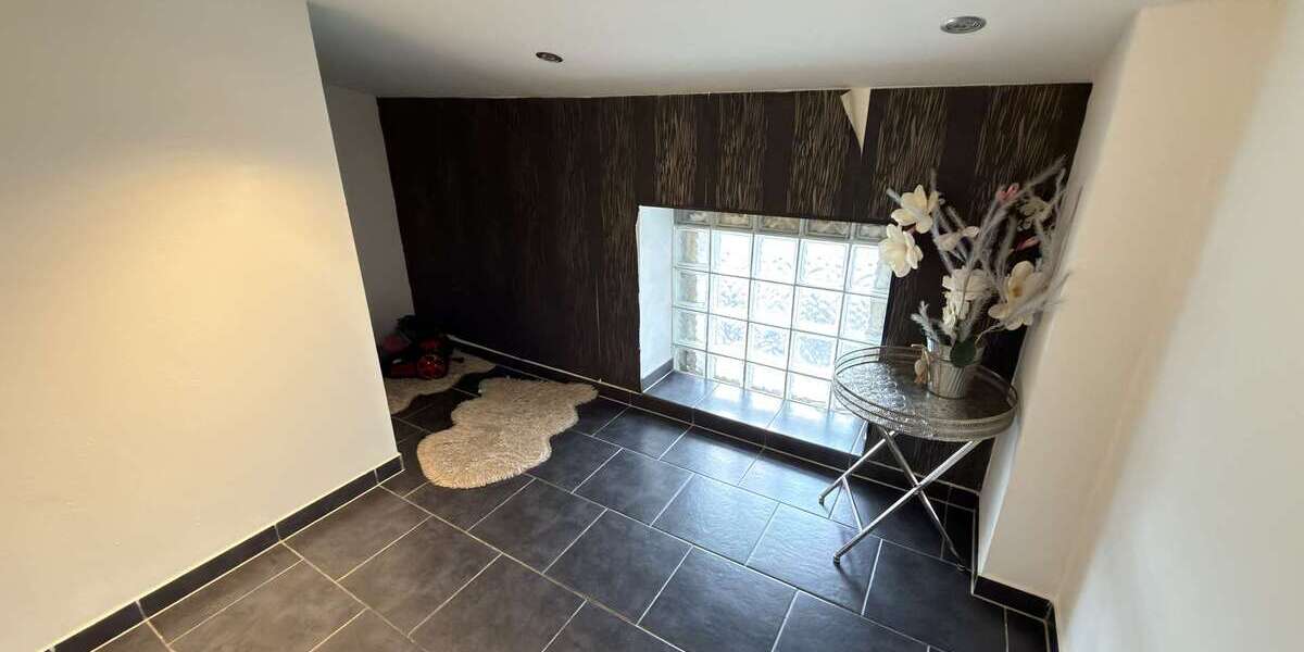 Modernisiertes 3-Parteienhaus mit Maisonette und Gartenanteil nahe Centro - Mehrfamilienhaus, Wohnhaus Oberhausen Osterfeld | Angebot:26041244