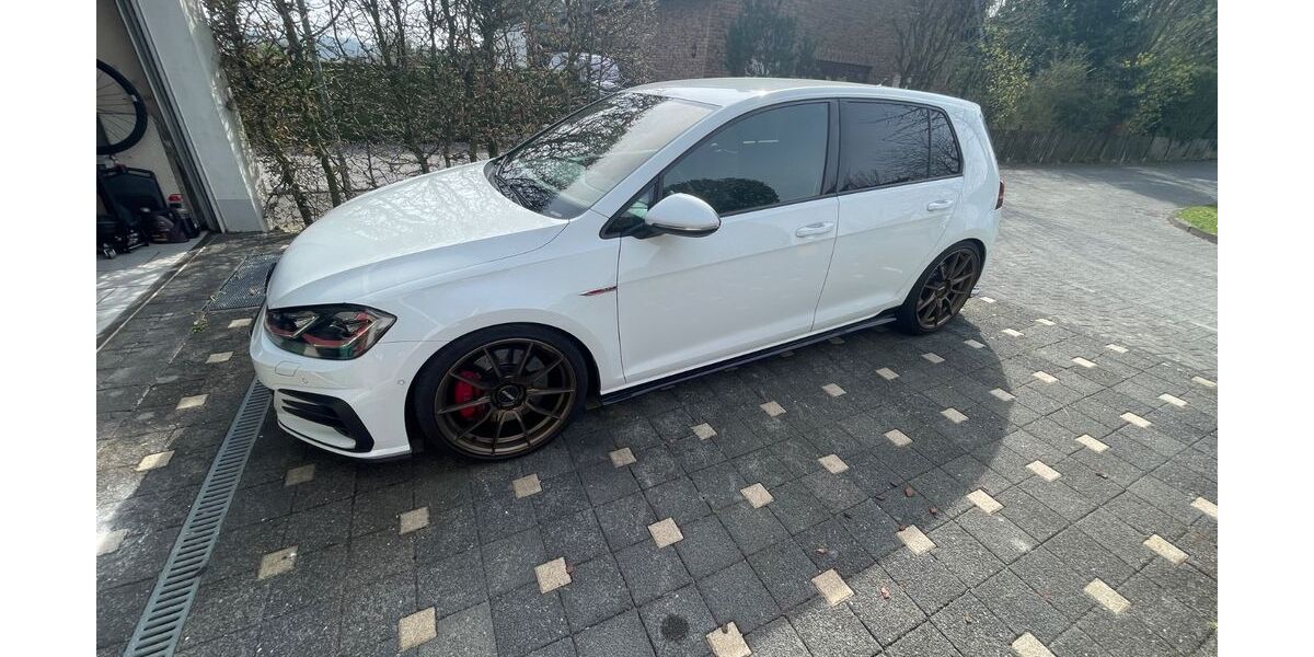 VW Golf 131.577 km 21.499 &euro; Burscheid 51399