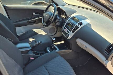 Kia ceed / Ceed 164.000 km 2.750 &euro; Düsseldorf 40627