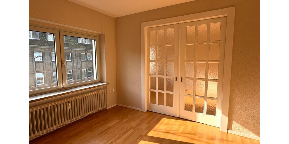 Etagenwohnung Duisburg - 4 Zimmer, 110 m&sup2;, 1.300&euro; | Angebot:25824080