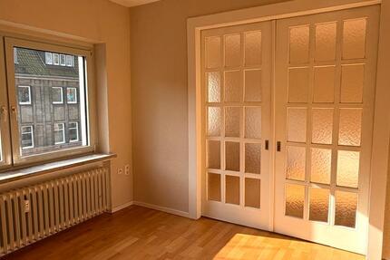 Wohnung Duisburg - 4 Zimmer, 110 m&sup2;, 1.300&euro; | Angebot:25824080